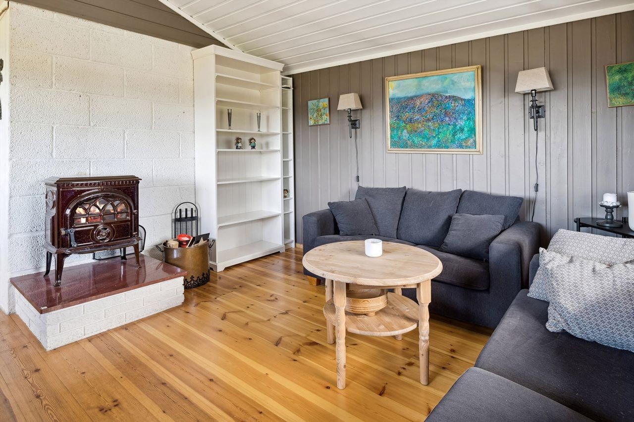 Koselig plass ved peisen i stua Galleribilde