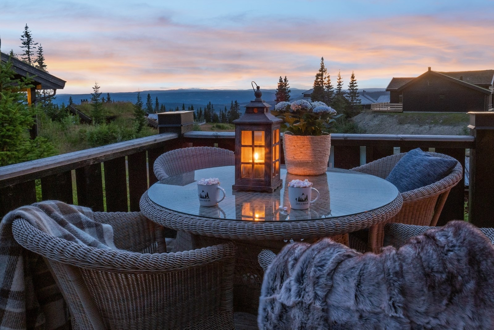 Her kan man nyte rolige dager i et etablert hyttefelt på Hafjell. Utsikt mot sør-vest. Galleribilde