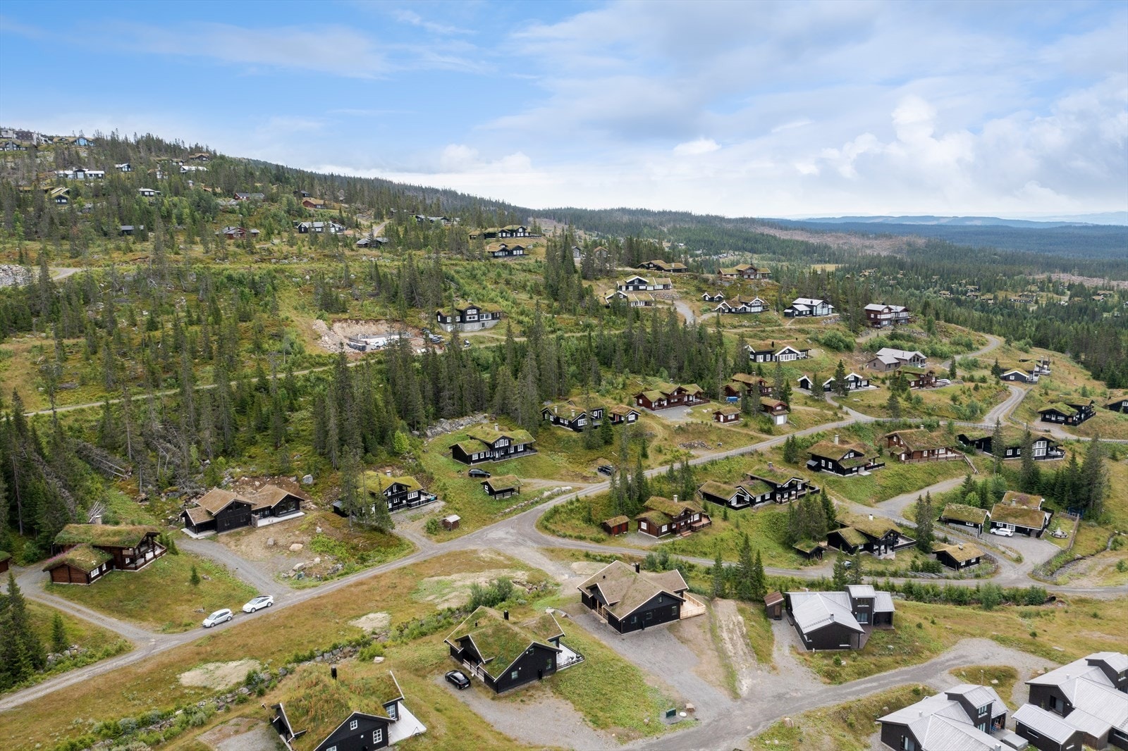 Romslig tomt på 1083kvm med fin beliggenhet i veletablert hytteområde på Hafjell. Galleribilde