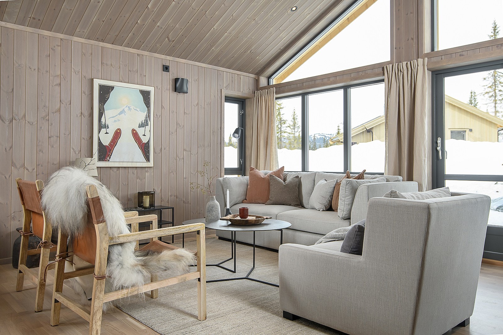 Flere møbleringsmuligheter i denne hytta Galleribilde