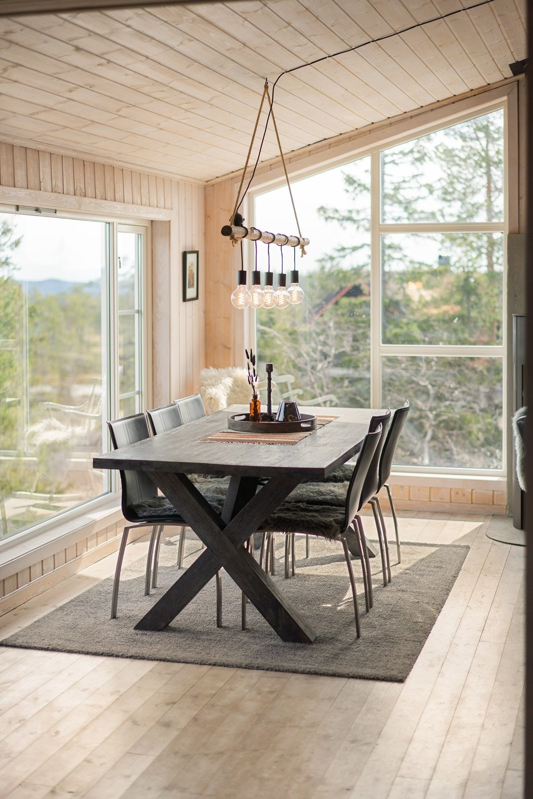 God plass til å kunne ha en solid og romslig spisegruppe med plass til familie og venner. Galleribilde