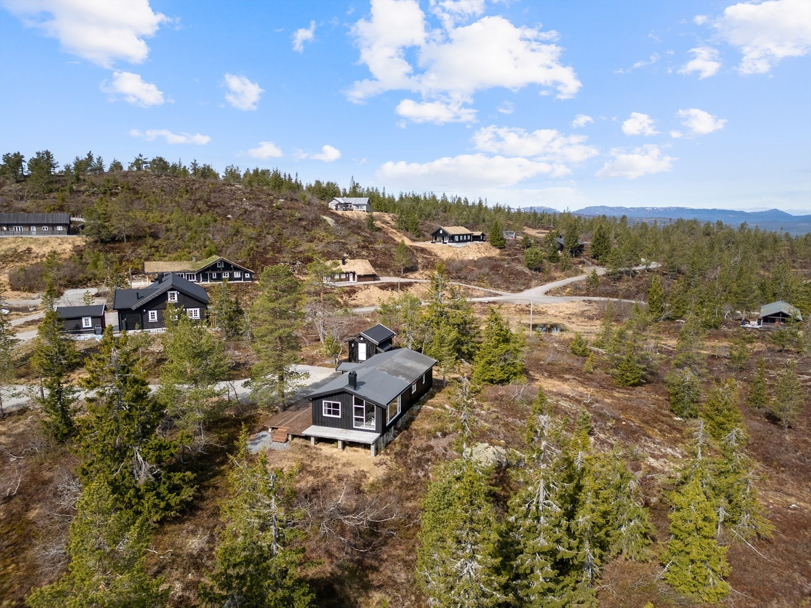 Tomta er eiet, og man har god boltreplass rundt seg! Galleribilde