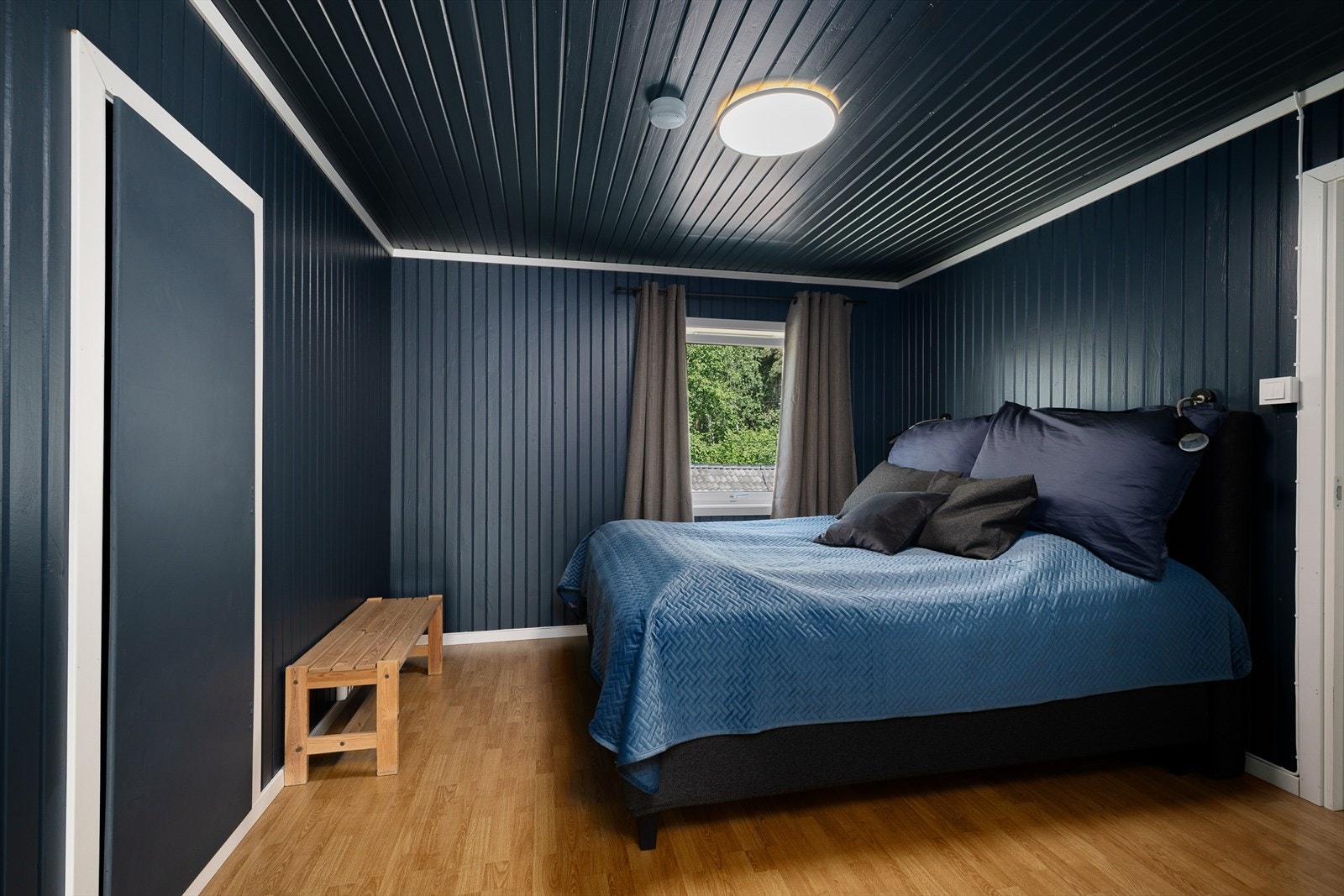 Eneboligen har 3 soverom - alle med romslig plass Galleribilde