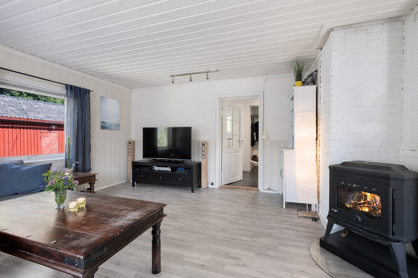 Stor stue med god plass til diverse møblering Galleribilde