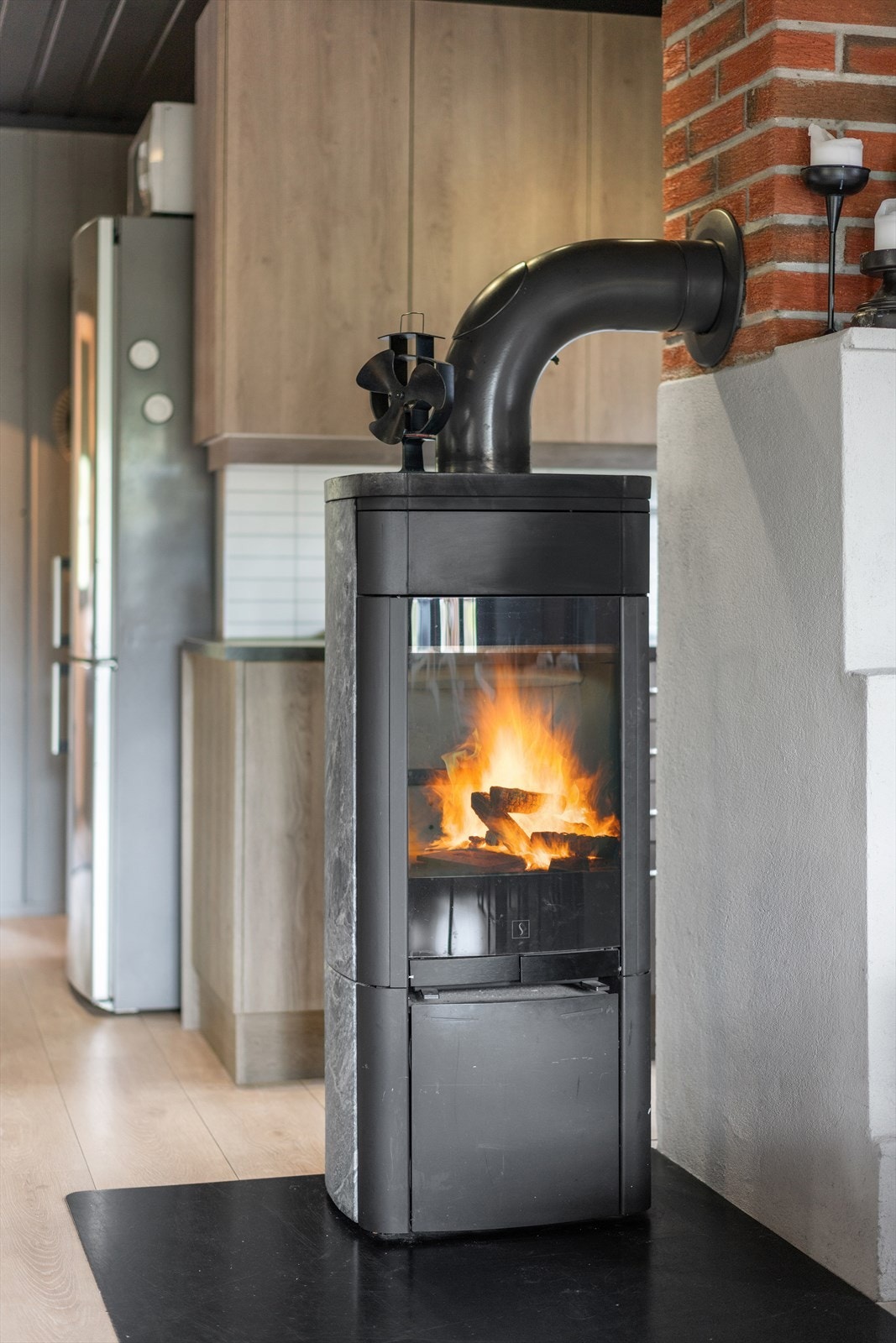 Moderne peis som varmer godt på kalde dager. Galleribilde