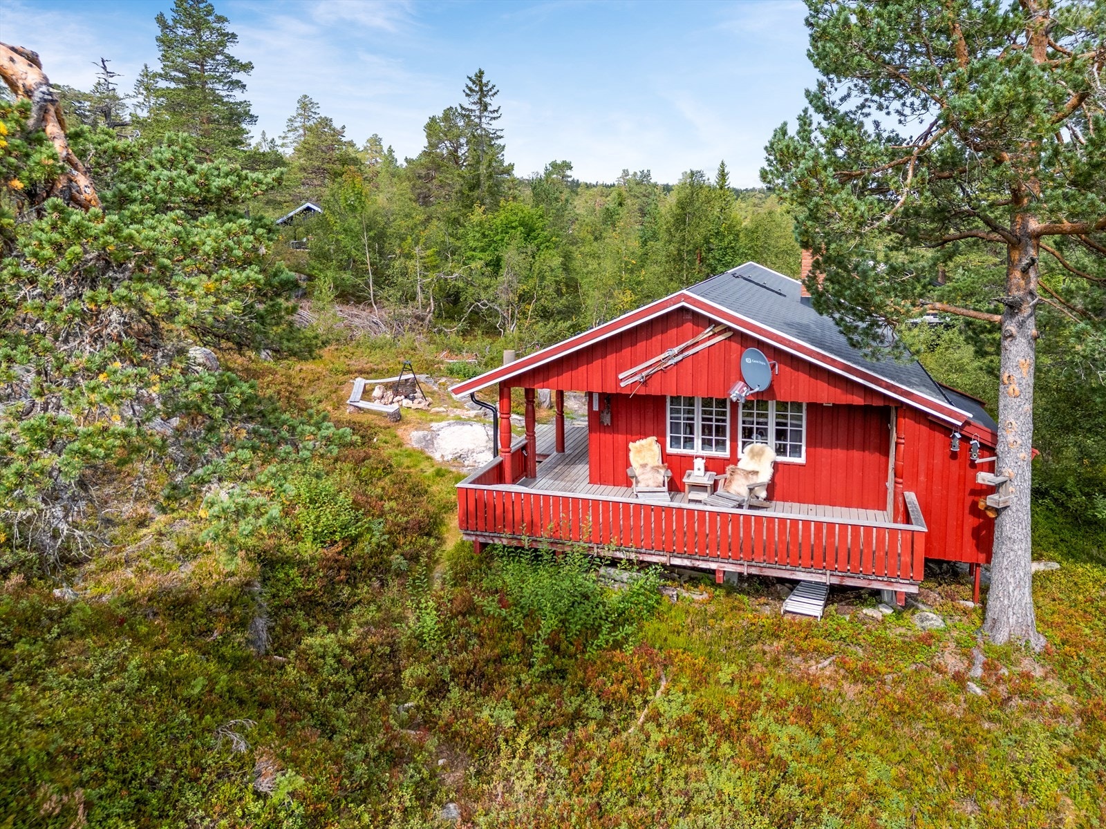 Hytta ligger høyt og sentralt på Blefjell Sør - like ved siden av Blefjellheisen. Galleribilde