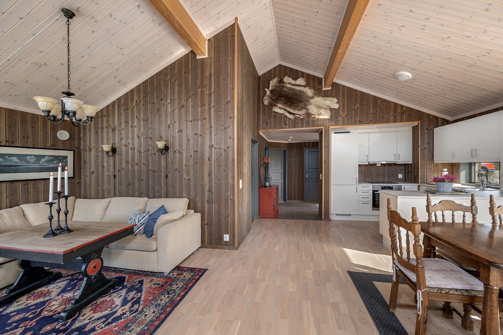 Et fint rom for sosiale sammenkomster av familie og venner Galleribilde