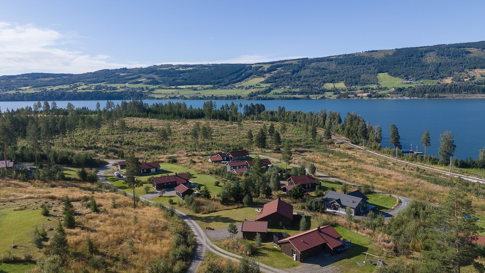 Nærområdet byr på kort vei til Mjøsa med bademuligheter Galleribilde