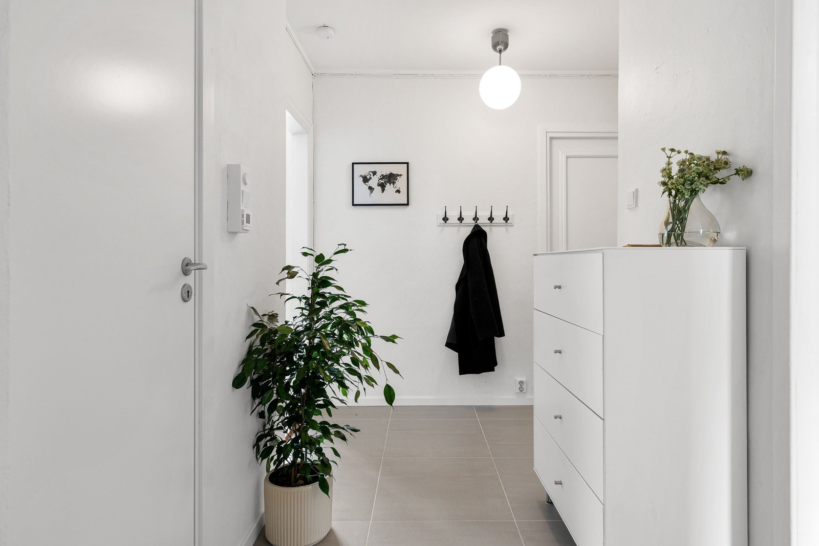 Entré med flisgulv fra 2024 Galleribilde