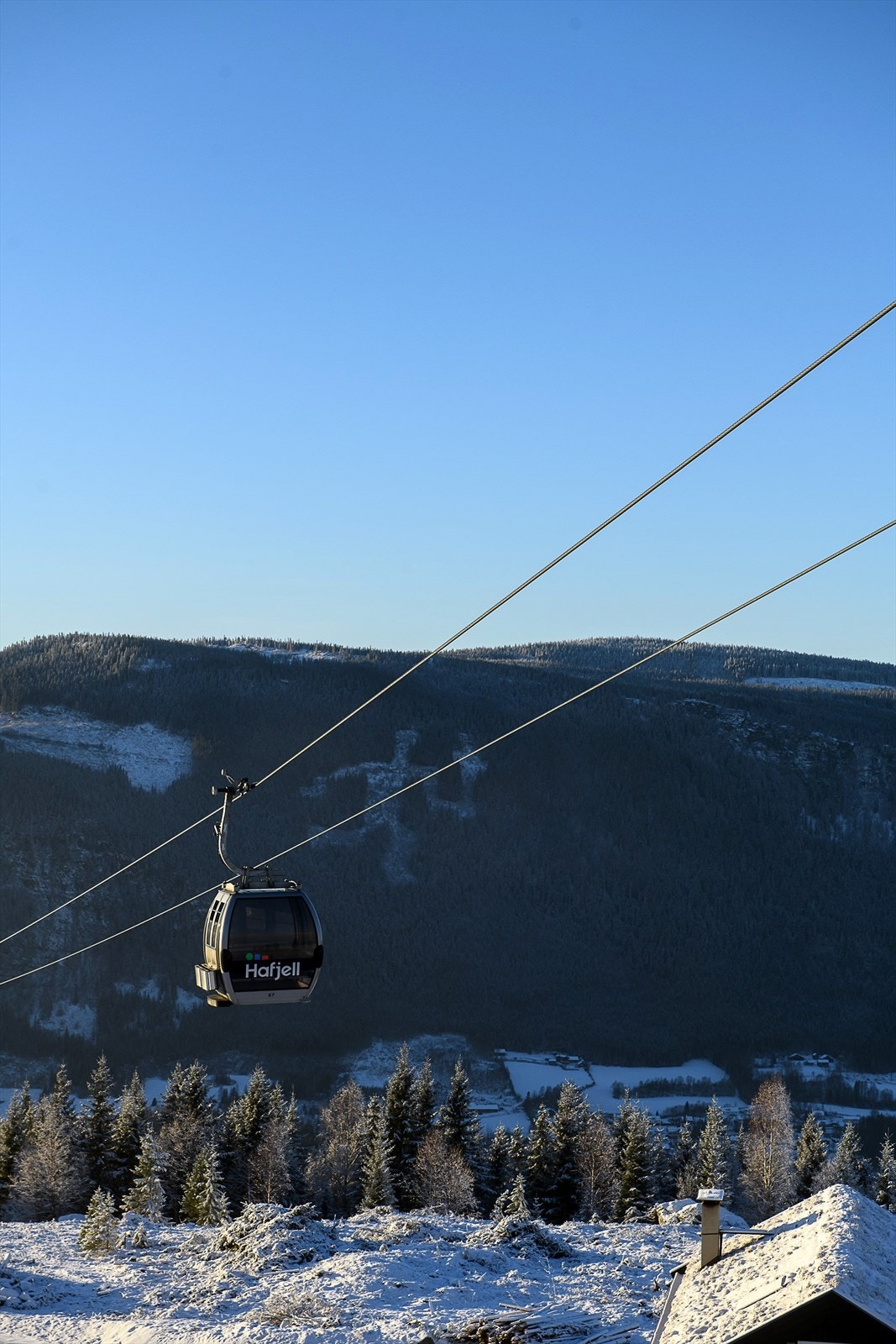 Hafjell Alpinsenter, Norges tredje største, byr på 30 nedfarter og 15 heiser. Galleribilde