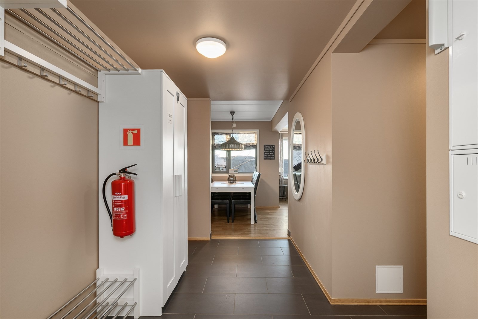 Fra gangen er det direkte tilgang til leilighetens sosiale sone. Galleribilde