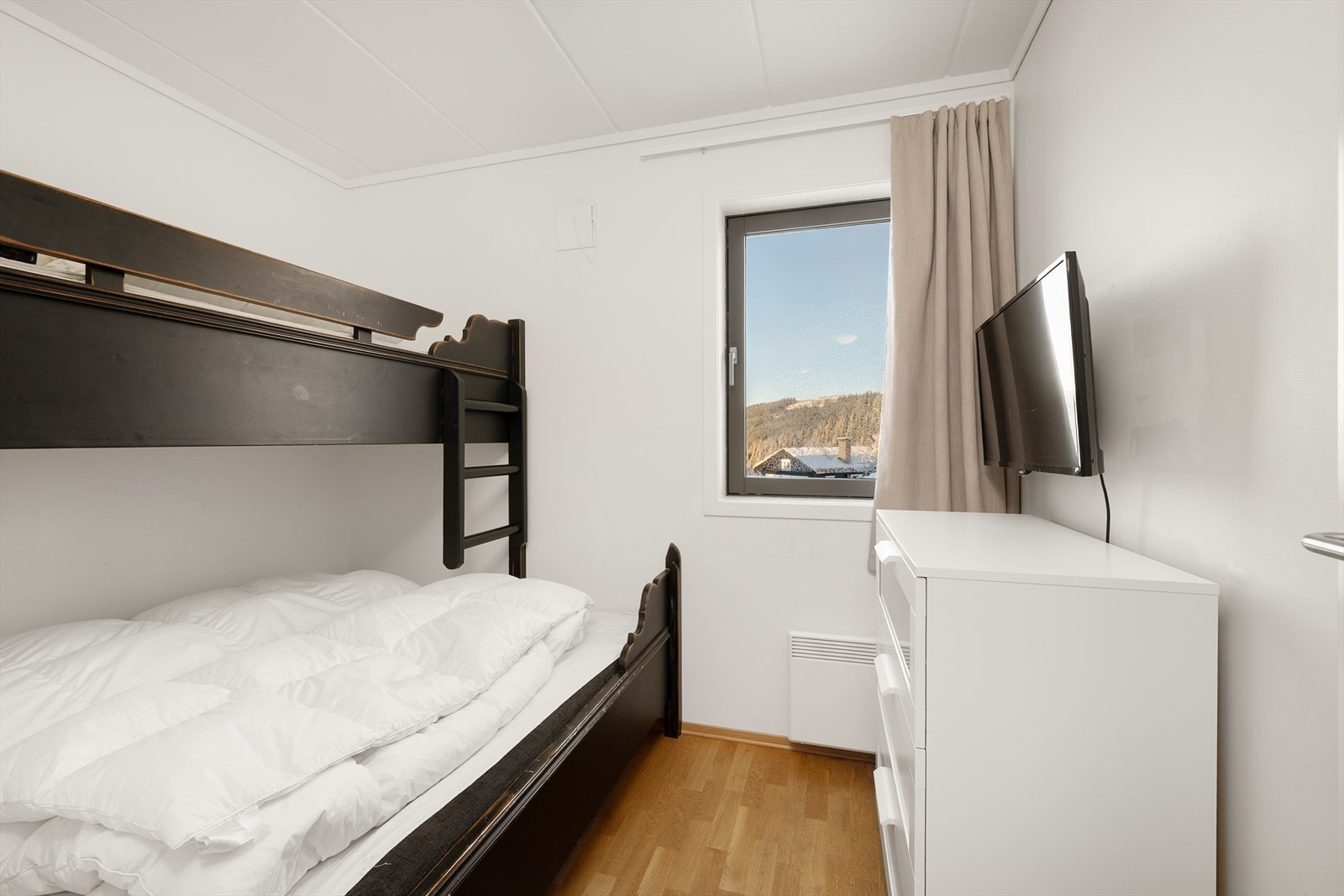 To av soverommene har en køyeseng som er utvidet med en 160 cm bred dobbeltseng under. Galleribilde