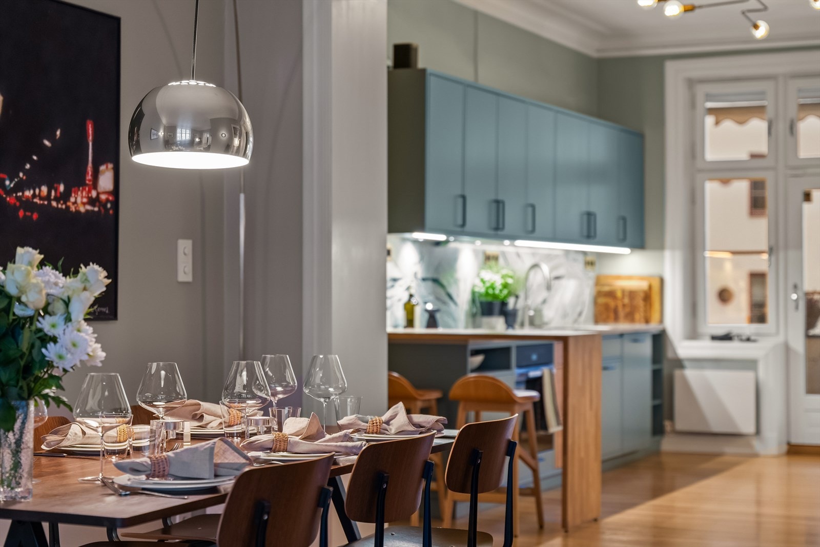 I forbindelse med kjøkkenet er det god plass til spisestue. Galleribilde