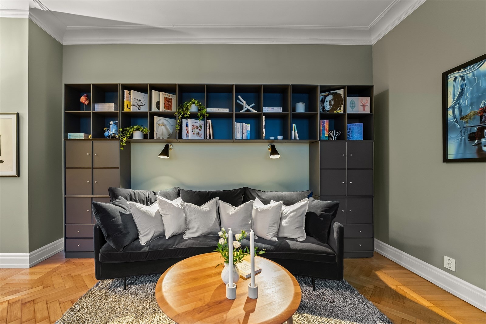 Veggene er malt i en lun Jotun Sense farge. Galleribilde