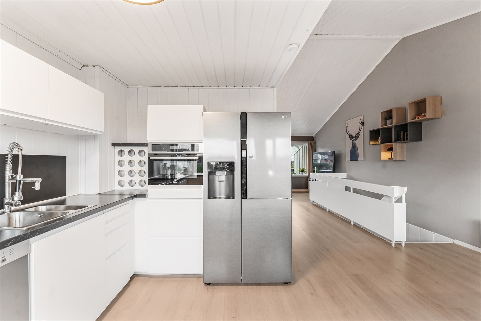 Frittstående kjøl/frys er inkludert i salget Galleribilde