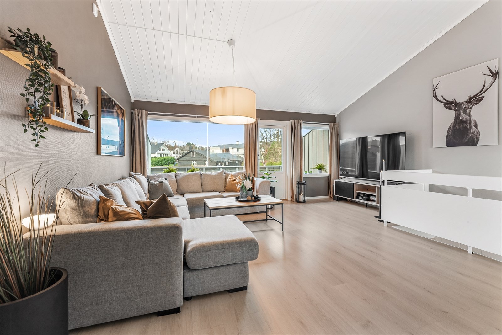 Enstavs laminat på gulv Galleribilde