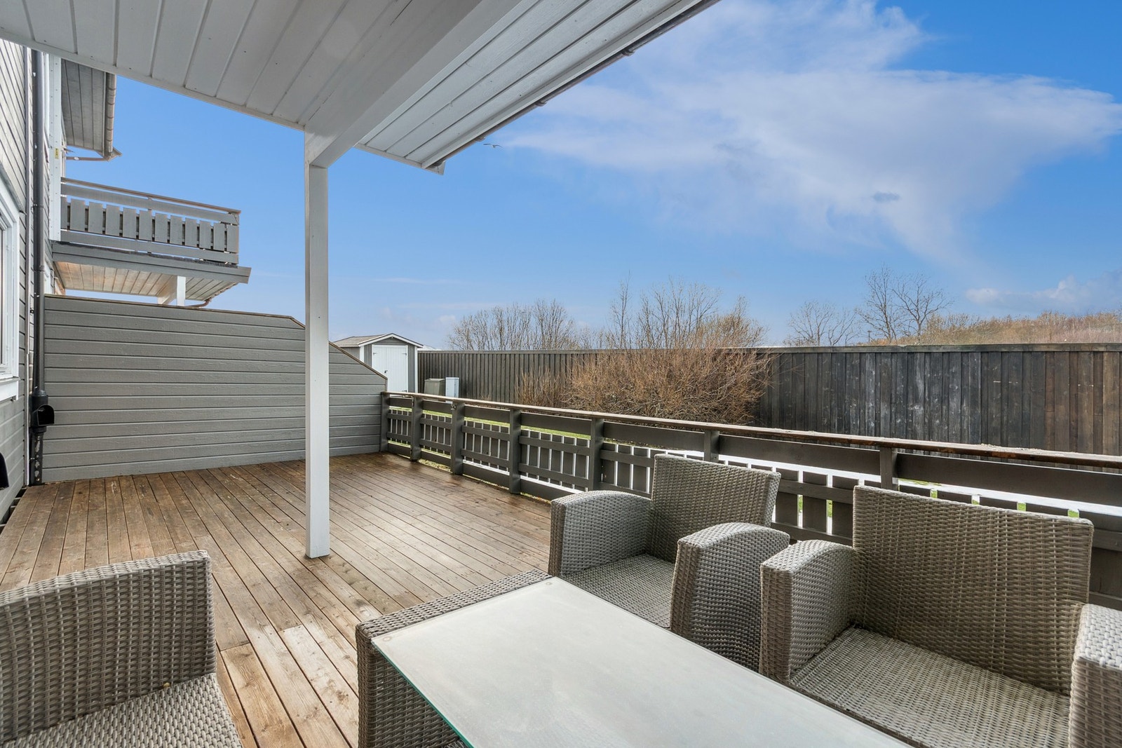 Stor og solfylt platting Galleribilde