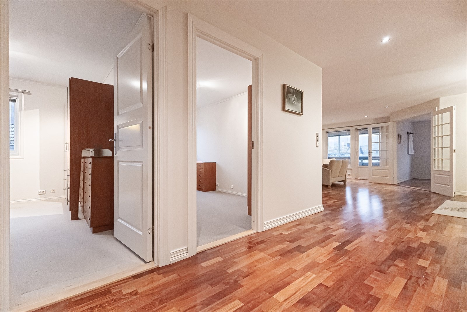 Leiligheten har to soverom hvorav et er av god størrelse med utgang til veranda Galleribilde