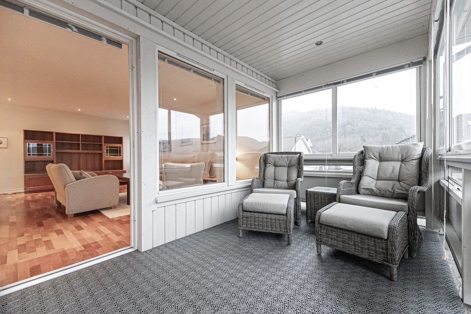 Innglasset balkong Galleribilde