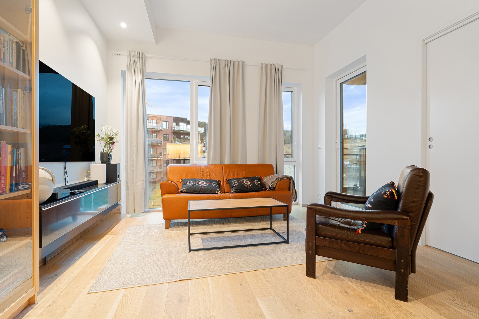 EiendomsMegler 1 ved Anders Keiseraas har gleden av å presentere Karen Aunes veg 25 A. Galleribilde