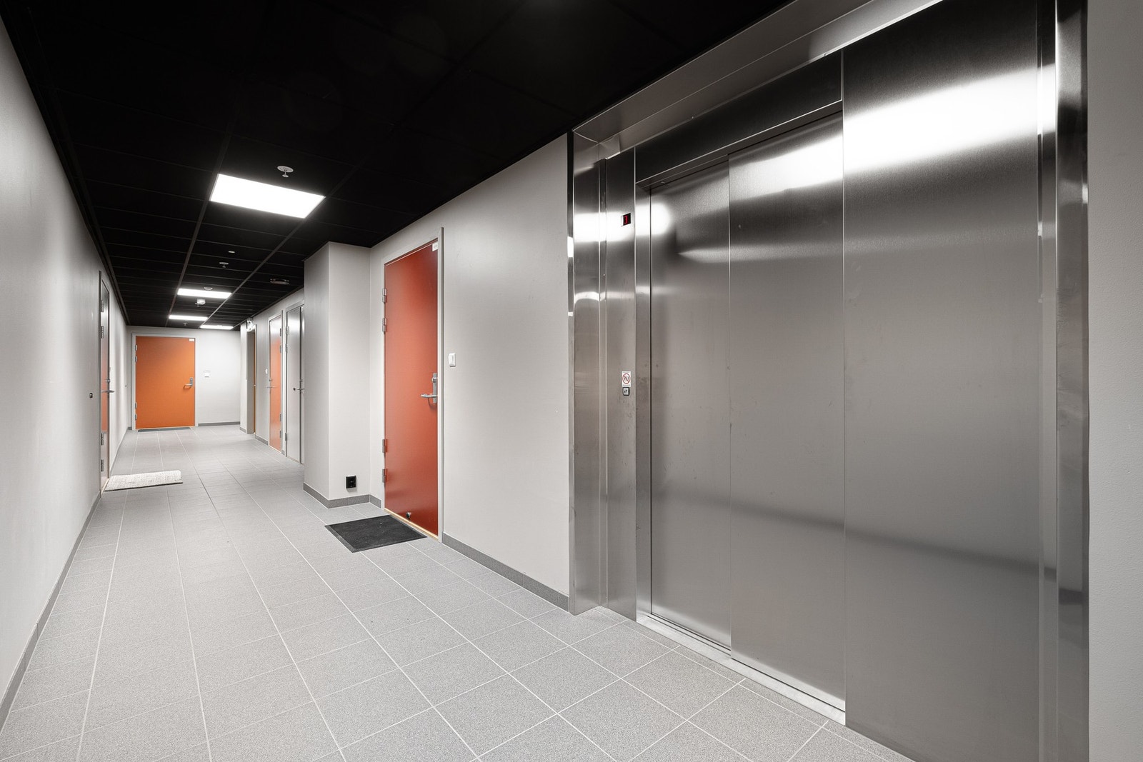 Innbydende og flotte fellesarealer med heisadkomst til leiligheten. Galleribilde