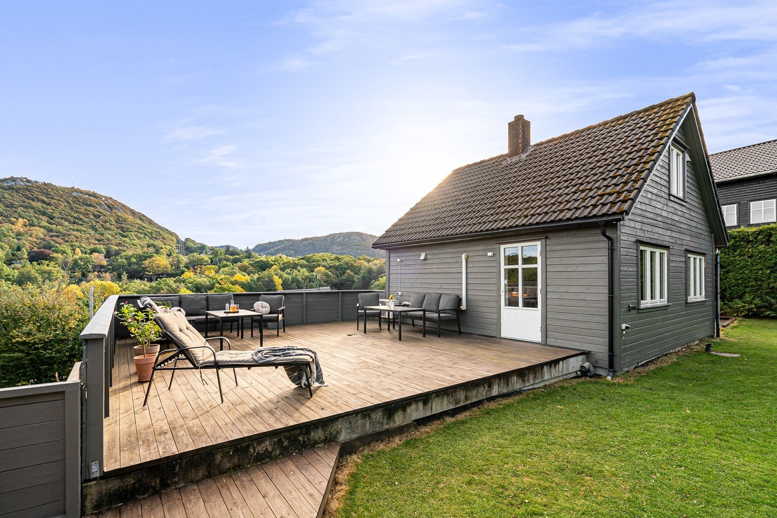 Her kan du nyte solrike dager og hyggelige kvelder. Galleribilde