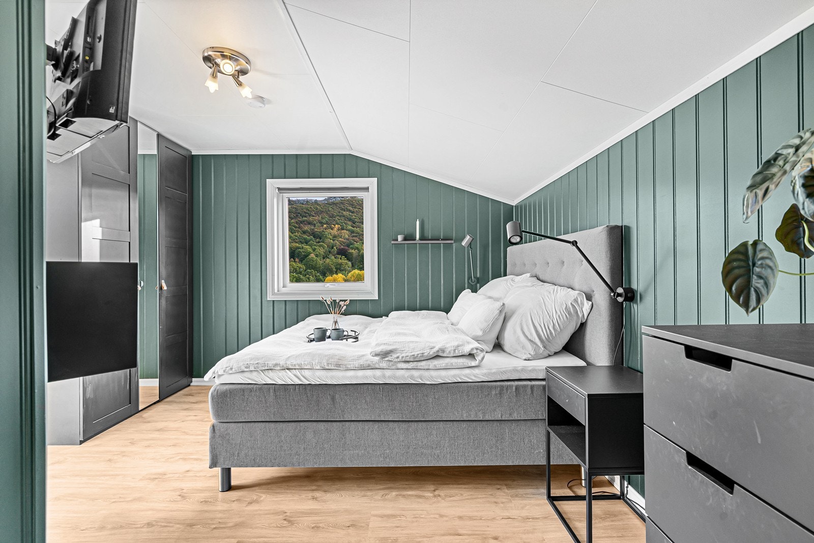 Her er det god plass til garderobeskap og ulike hylleløsninger. Galleribilde