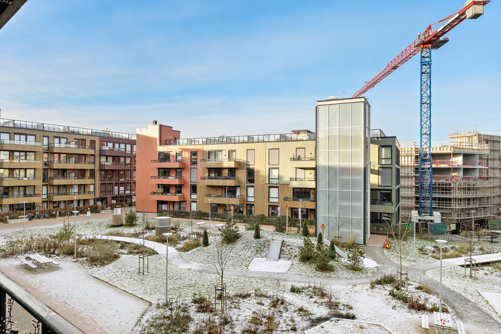 Borettslaget har et felles forsamlings- og selskapslokale, samt en liten gjesteleilighet som beboerne i Lumanders hage kan reservere Galleribilde