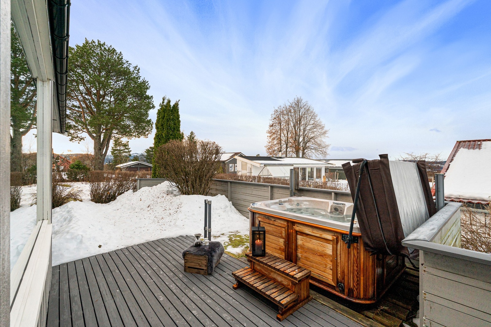 Terrassen er vestvendt og kan by på gode solforhold. Galleribilde