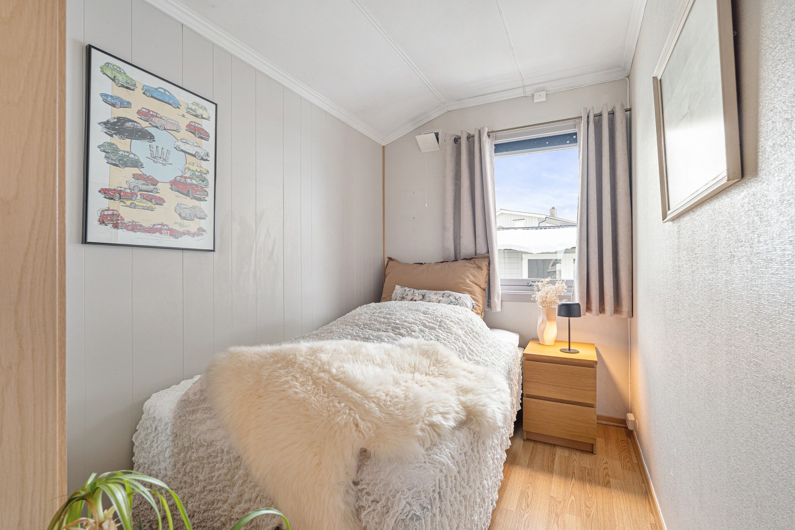 Soverom 2 er på 5,7m². Galleribilde