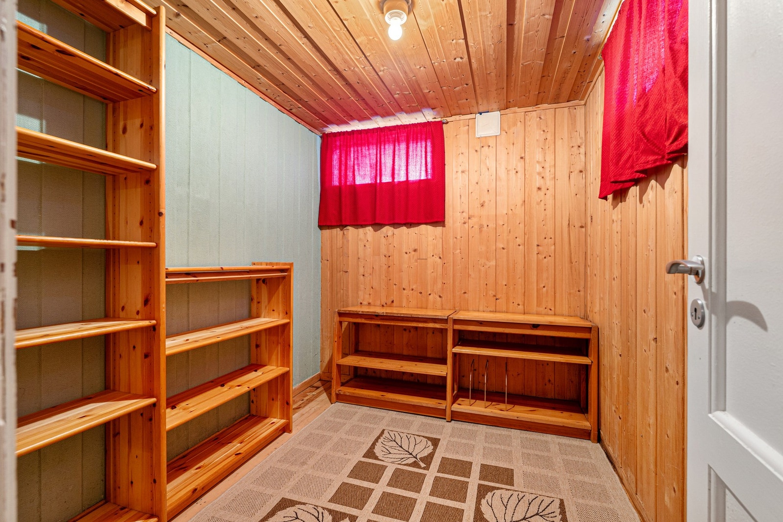 Romslig bod på 5,3m² for ekstra lagring. Galleribilde