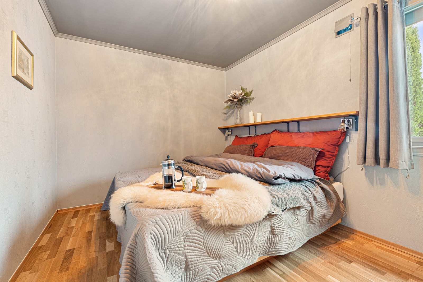 Stort soverom på 11,4m². Galleribilde