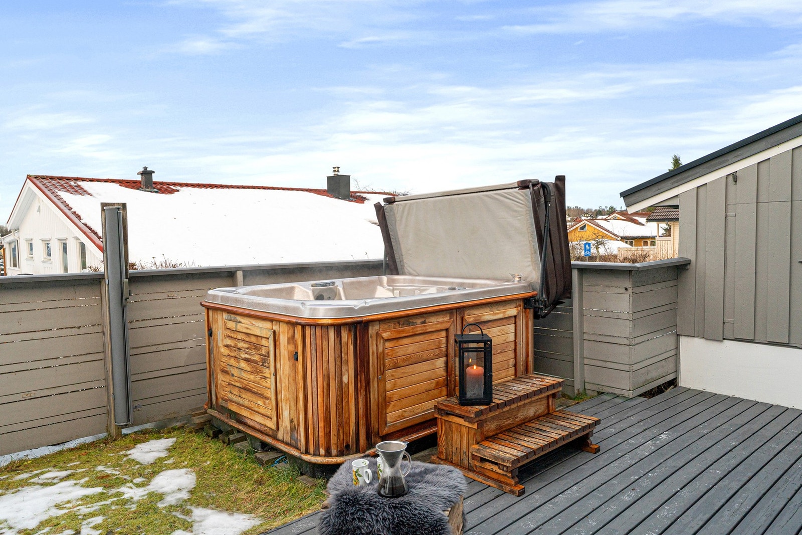 Jacuzzi kan medfølge handelen etter avtale. Galleribilde