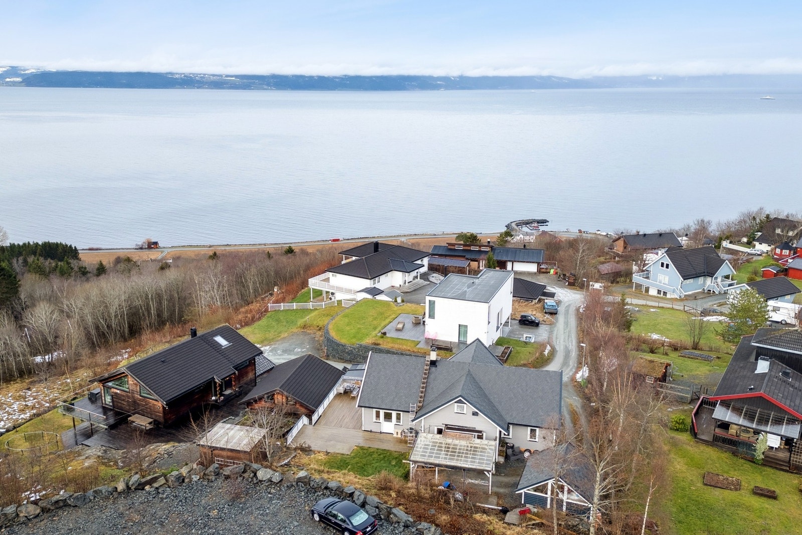 Øvre Sofustrøa har en landlig og deilig beliggenhet, med nærhet til Rye skole og barnehager. Galleribilde