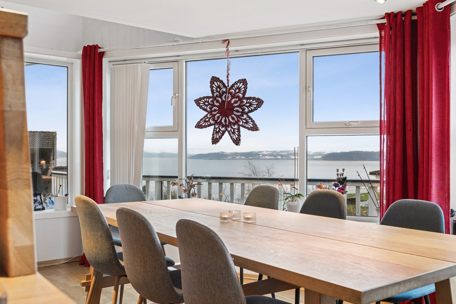 Er det en plass man ønsker å invitere til stor middag, så er det her! Galleribilde