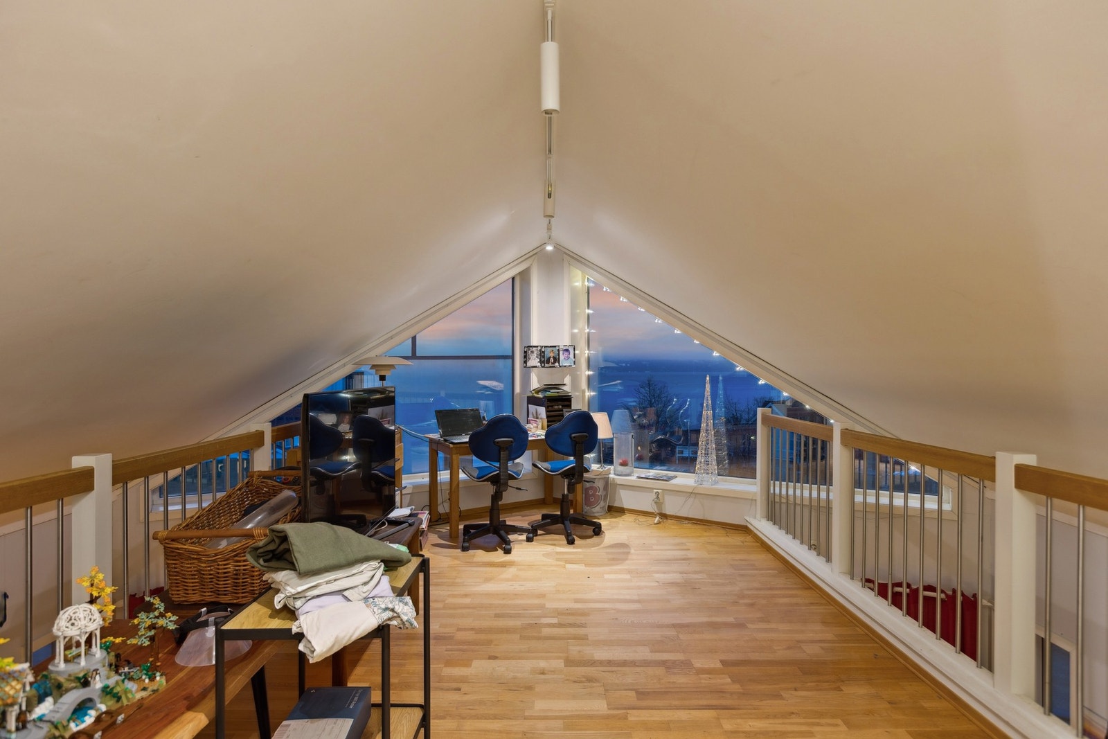 Hemsen er et fint sted for en ekstra stue eller lekeareal. Galleribilde