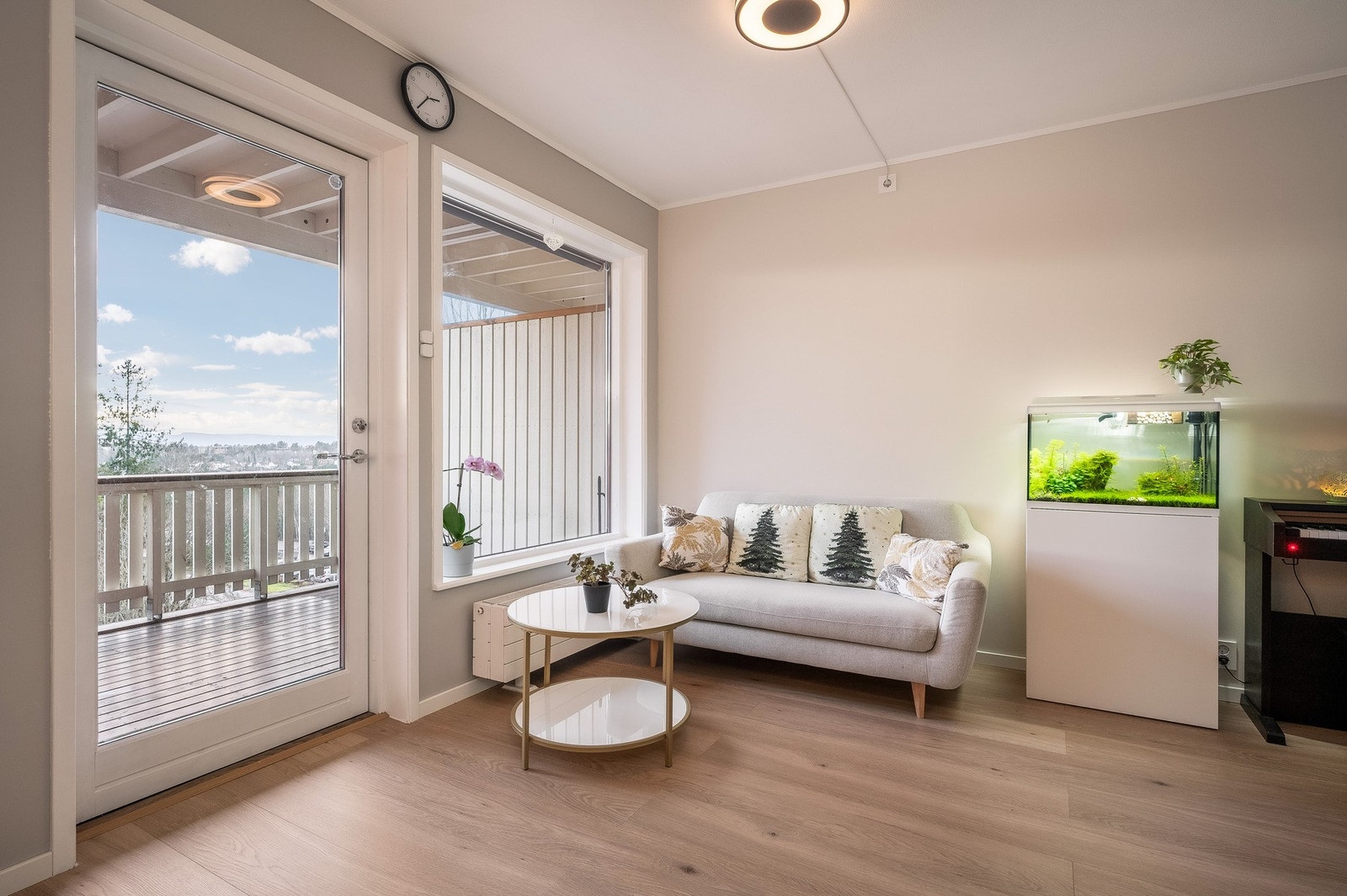 Fra stuen er det adkomst til en herlig, vestvendt balkong på ca. 7,2 kvm. Galleribilde