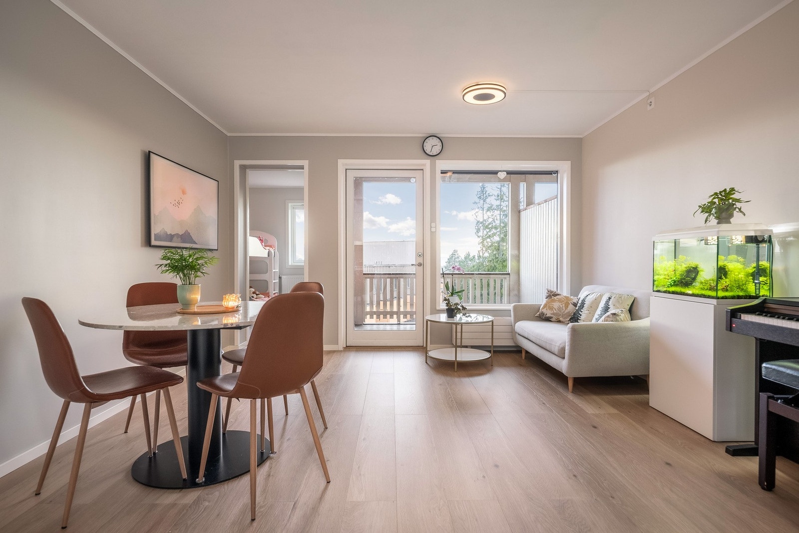 Velkommen til Jordstjerneveien 36 M, presentert av Nini Tran v/EIE Eiendomsmegling! Fotograf: Guttorm Stilen. Galleribilde