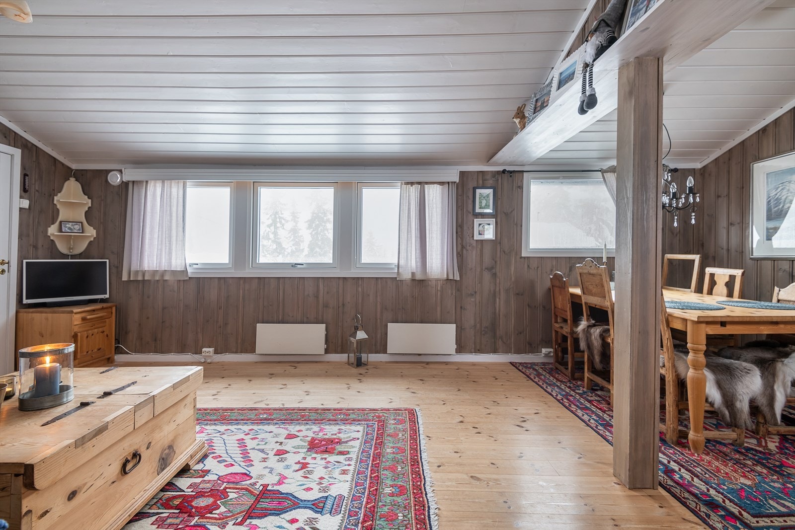 Gode vindusflater slipper inn rikelig med naturlig lys. Galleribilde