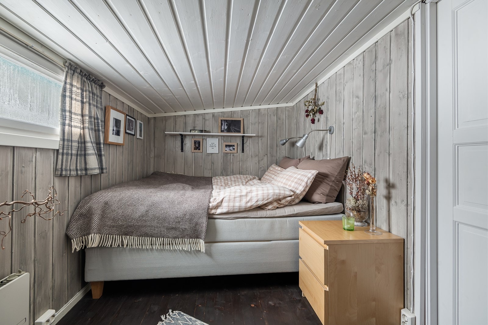 Soverom 1 med dobbeltseng. Galleribilde