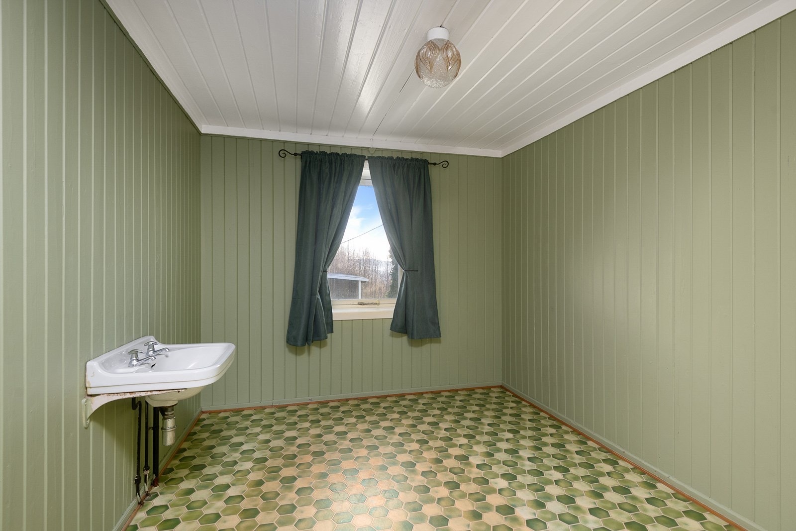 I soverom 2 i 2. etasje. Her er det montert en servant. Galleribilde