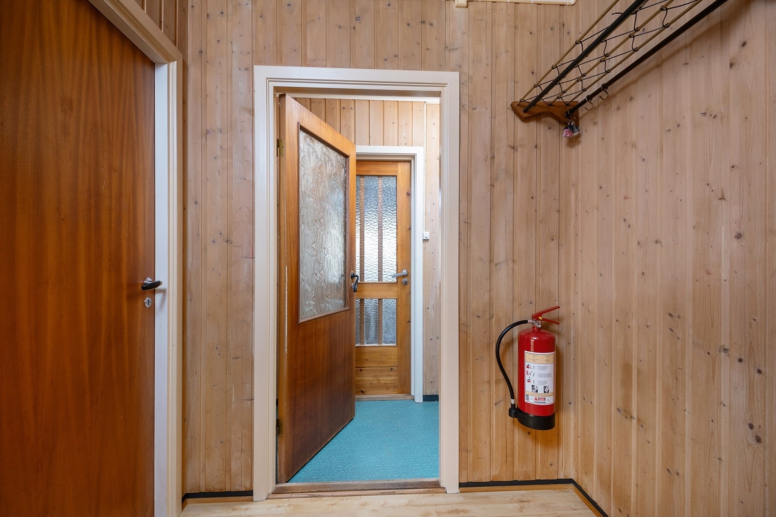 Inngangsparti og vindfang. Galleribilde