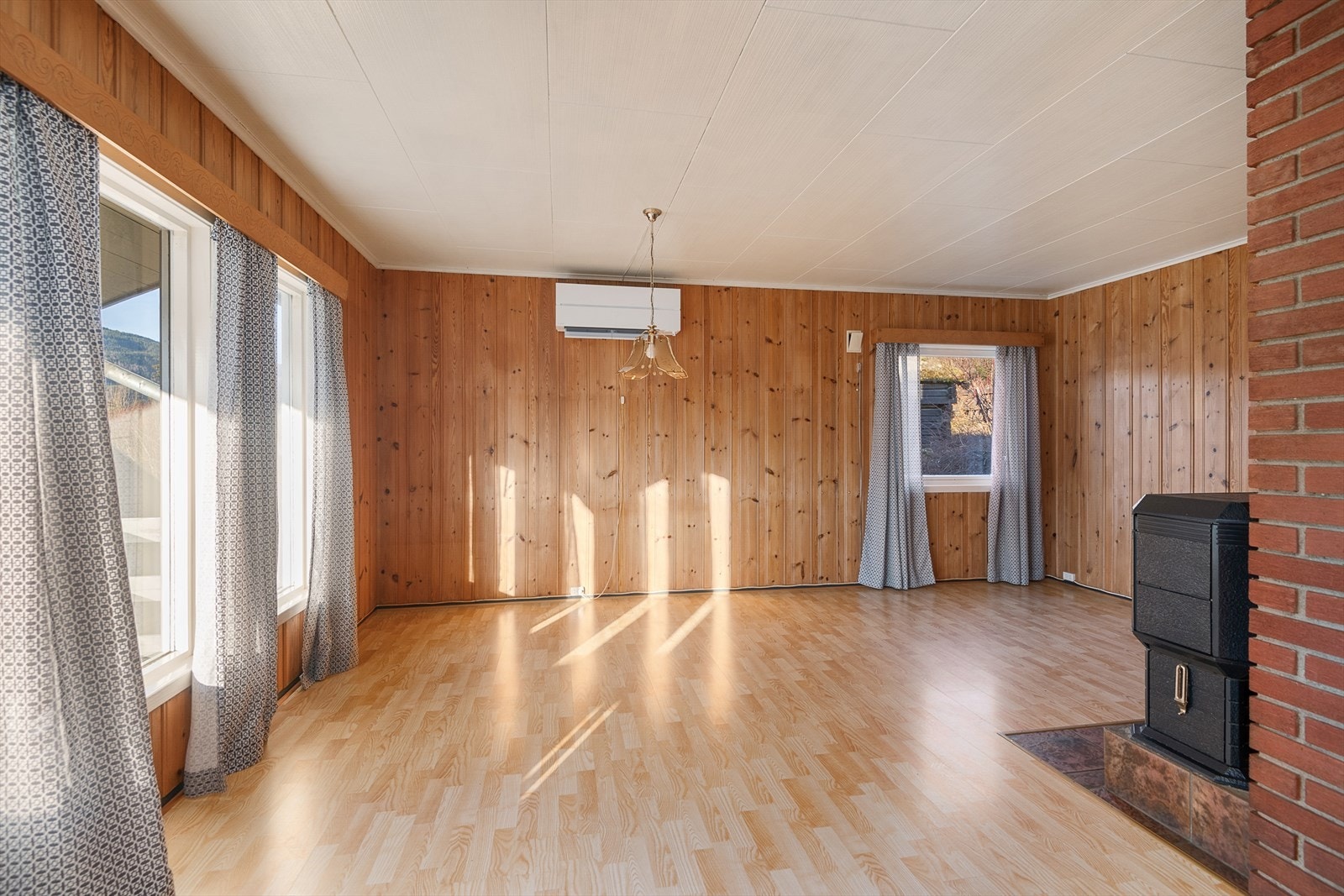 Det er nylig montert en varmepumpe fra Mitsubishi i stuen. Galleribilde