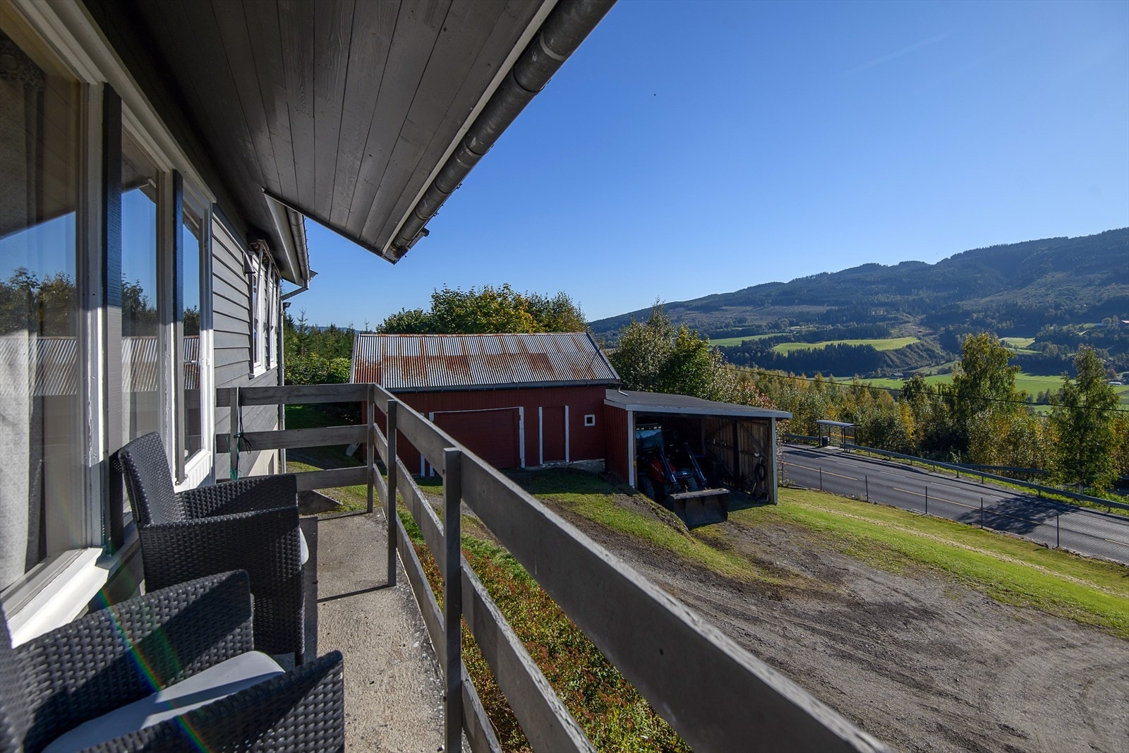 Solrik balkong med utsikt mot sør. Galleribilde