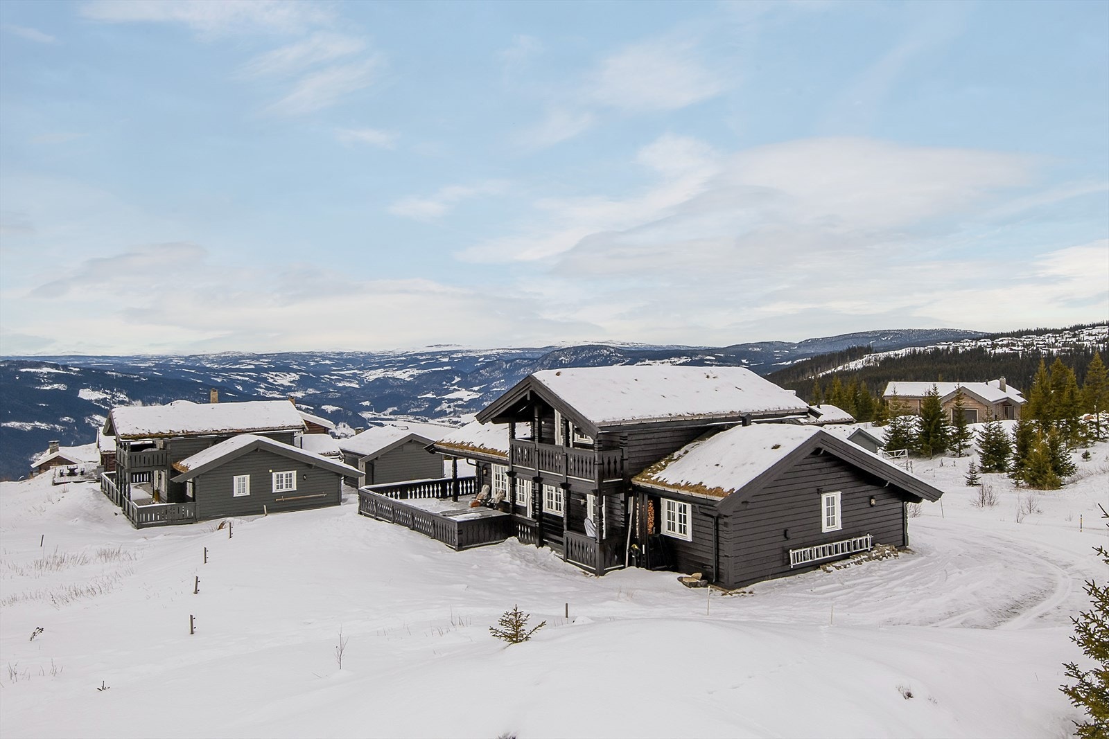 Parkering skjer på egen gårdsplass. Galleribilde