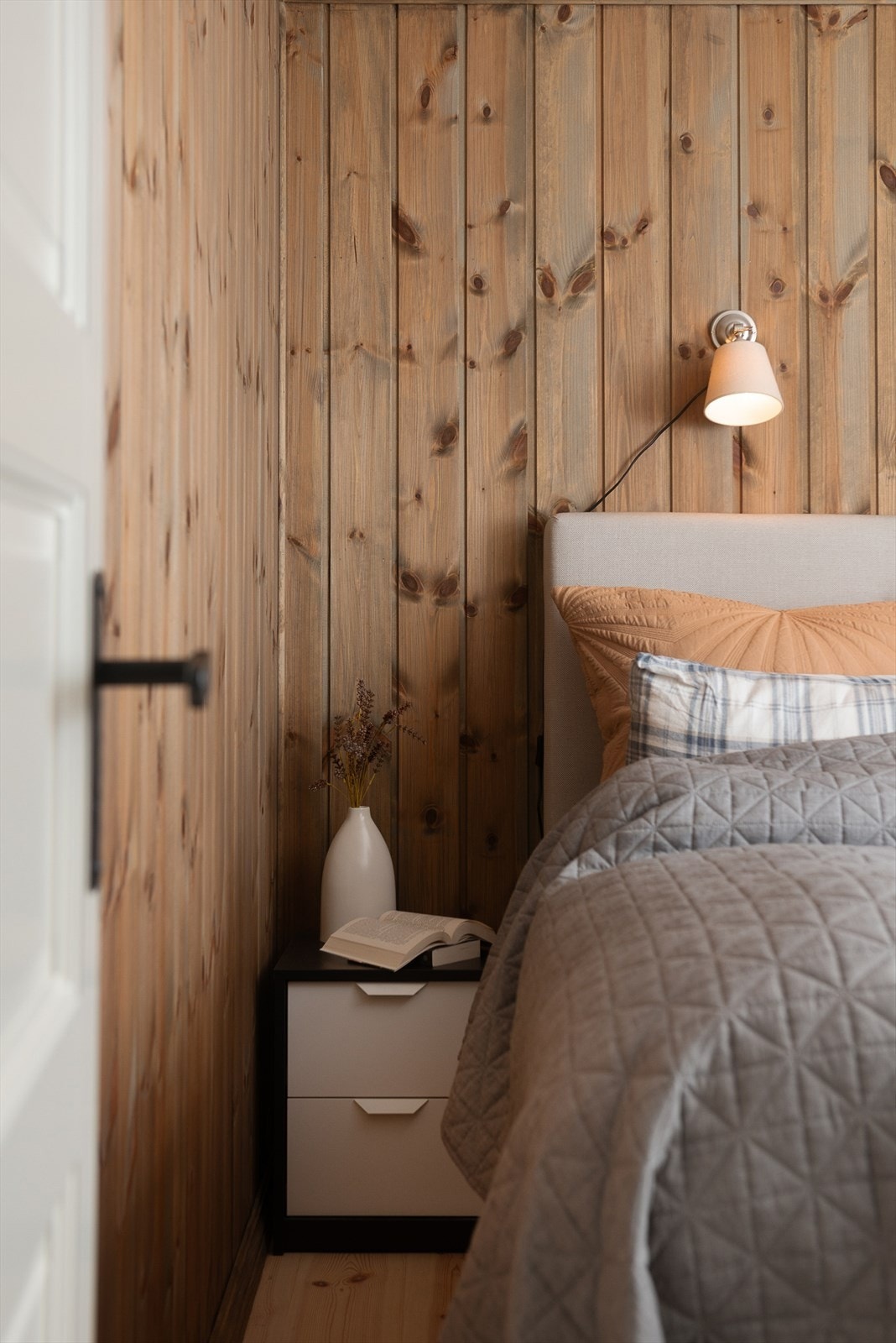 Hytta har fire soverom, med nok soveplasser til alle og enhver. Galleribilde