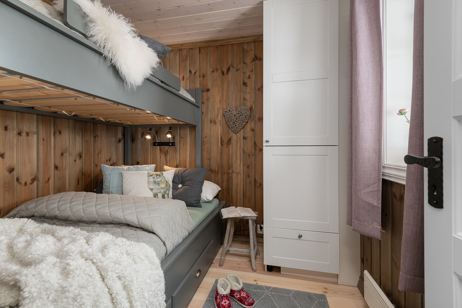 Soverom 2: Dette rommet ligger i hovedetasjen. Galleribilde