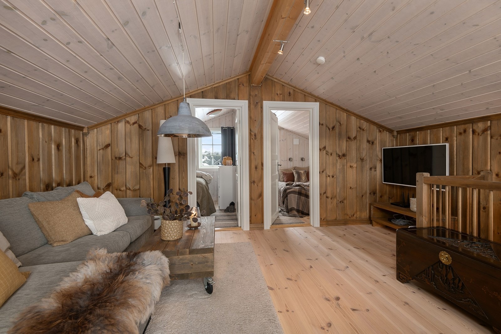 En ekstra stueavdeling ligger i andre etasje. Her kan ungdommen trekke seg tilbake om de ønsker å være litt for seg selv. Galleribilde