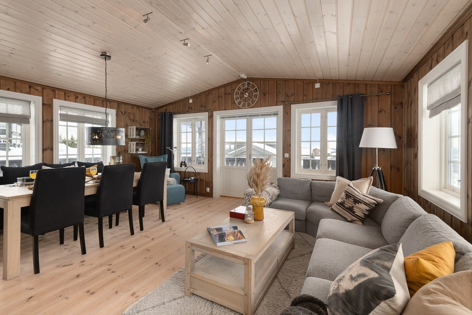 Stuen kan enkelt innredes i flere ulike soner. Galleribilde