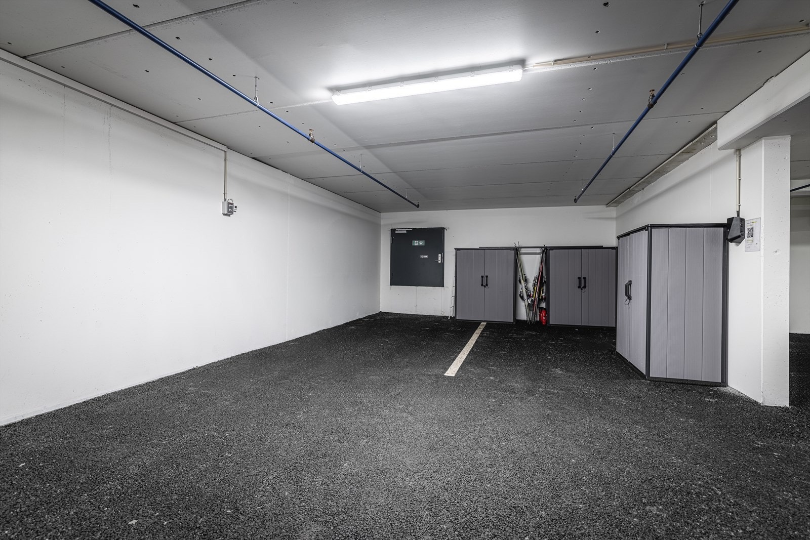 Garaseplasser i fells garasjeanlegg. Galleribilde